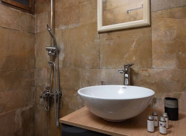 پانسیون Menexes Suites Monemvasia