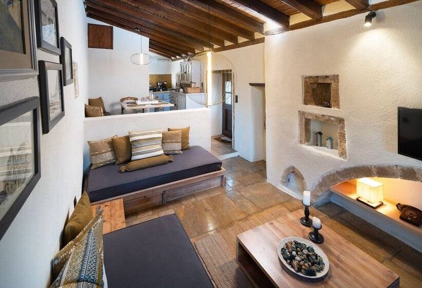 پانسیون Menexes Suites Monemvasia