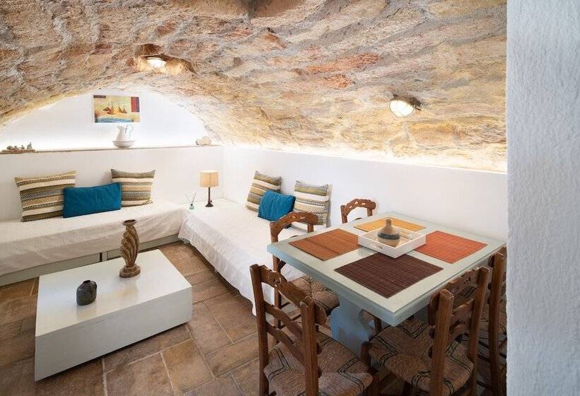 پانسیون Menexes Suites Monemvasia