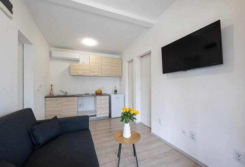 بنسيون Mobile Homes  Kamp Karin