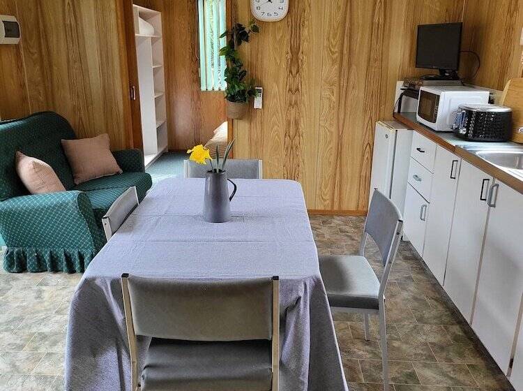 Queenstown Copper Country Cabins