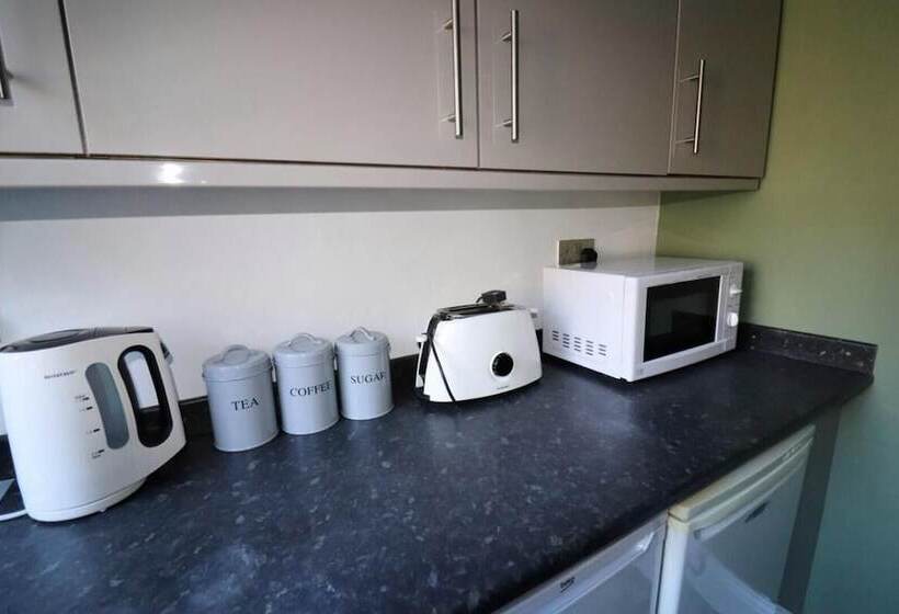 住所  Jarrow,tyneside Ideal For Contractors Park Free
