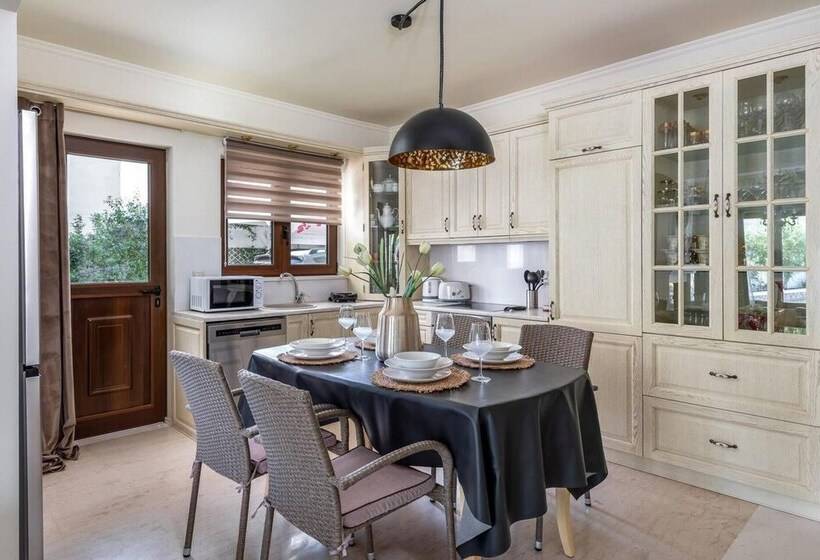 דירת נופש Mikaela S Pool House