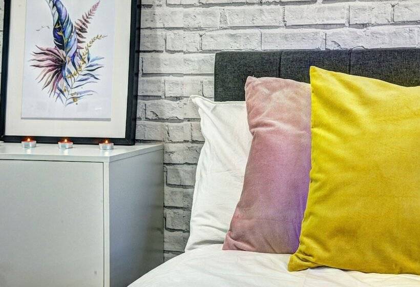 اقامتگاه Modern 2br House & Private Parking & Kid Friendly