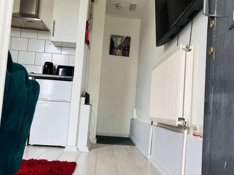 住所  Stunning 2 Bed House In Chatham