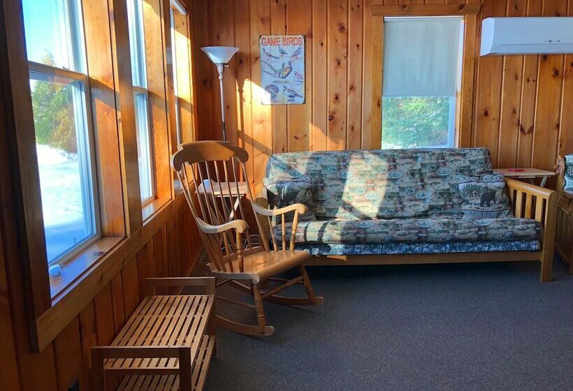 Buckskin Lake Resort   Kodiak