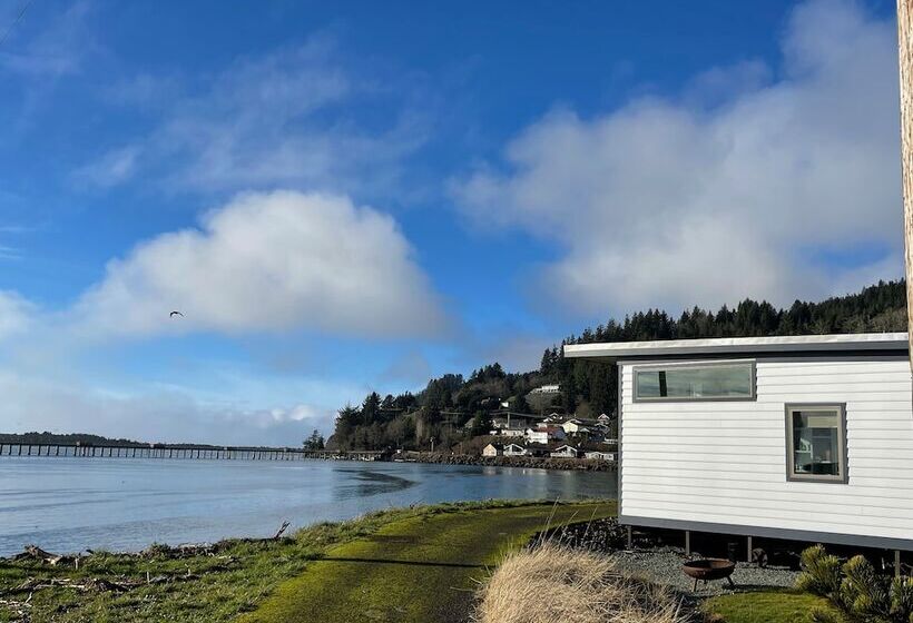 Cottages Above The Tide