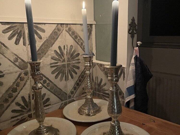בית מלון כפרי Lindenhof Chezartistes