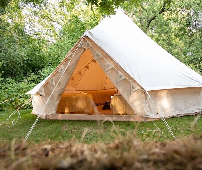 فندق Nine Yards Bell Tents At The Open