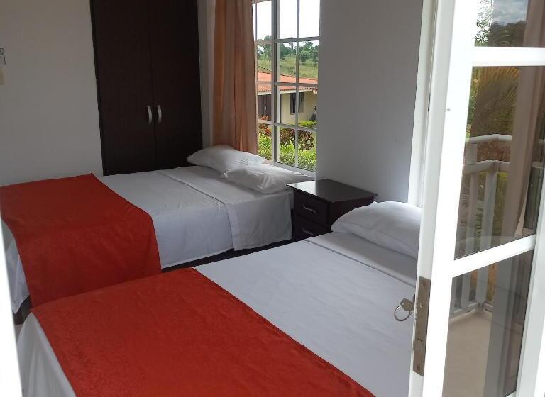 هتل روستایی Finca Hotel El Amanecer