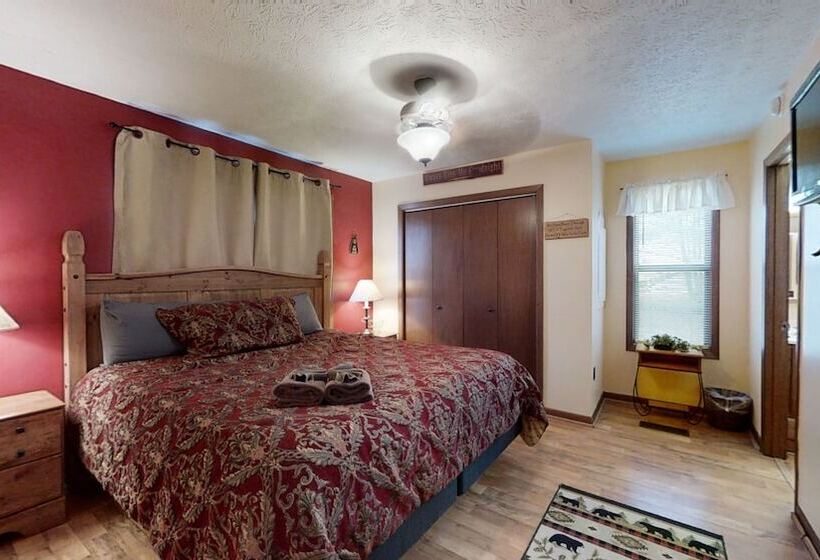 Mountaintop Hideaway