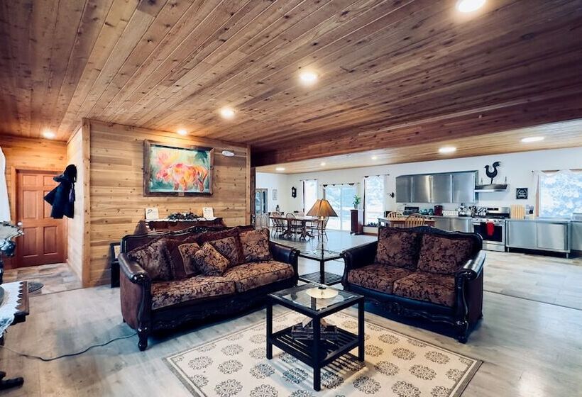 بنسيون Hidden Bear Retreat Center