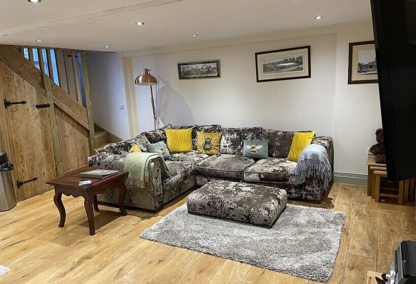 اقامتگاه Charming 2 Bed Cottage In Otley