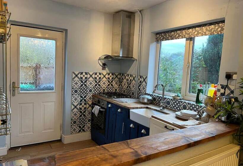레지던스 Cosy 2 Bed House In Hucknall, Nottingham