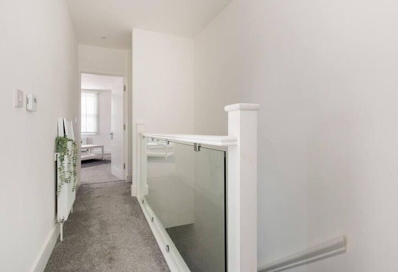 レジデンス Modern Apartment, Castle View Rochester, England