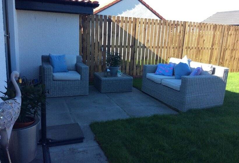 Beautiful Coastal Cottage In St Monans, Scotland