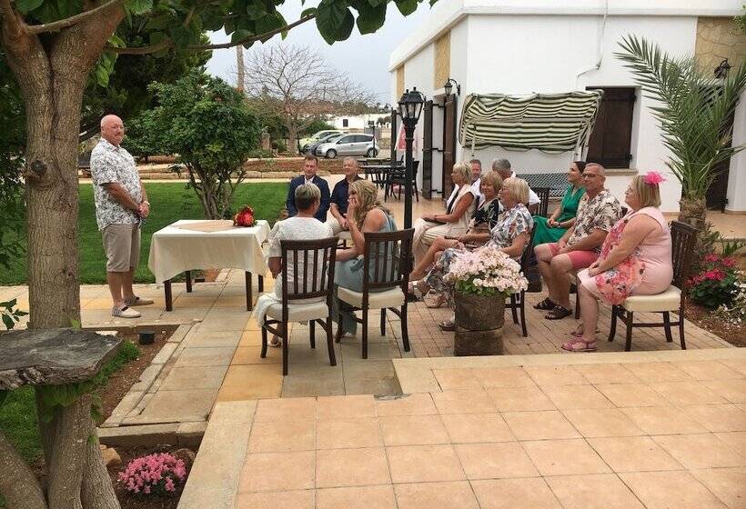 تختخواب و صبحانه Villa Lembos