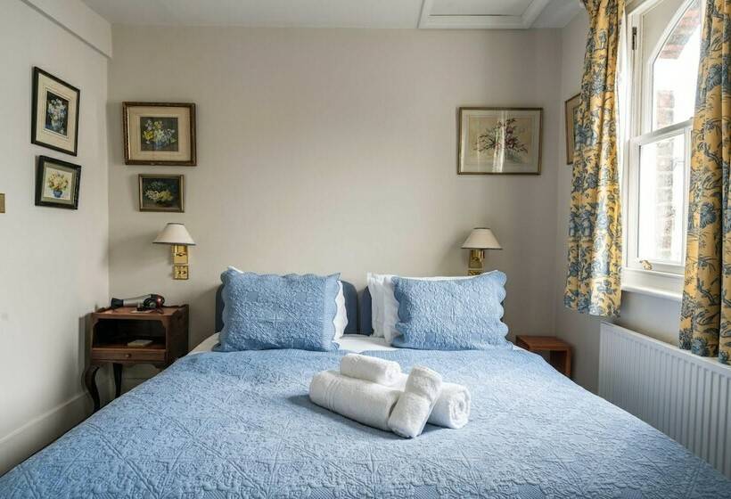 Charming 2bd Garden House  Hammersmith