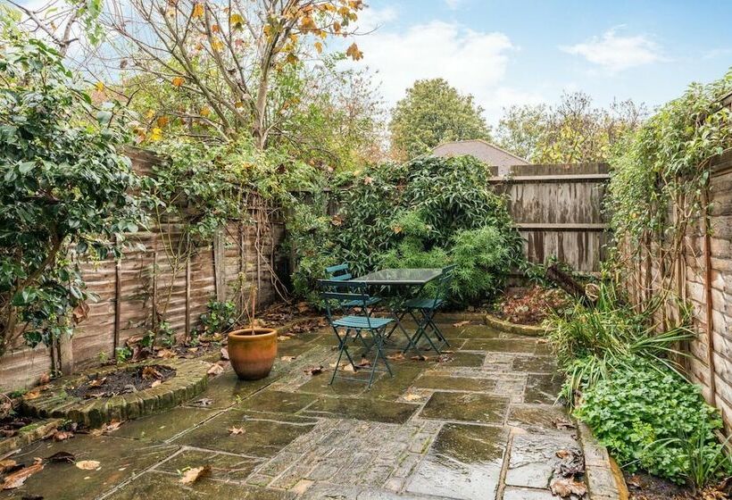 Charming 2bd Garden House  Hammersmith