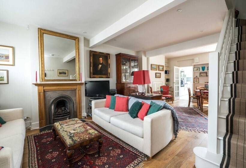 Charming 2bd Garden House  Hammersmith