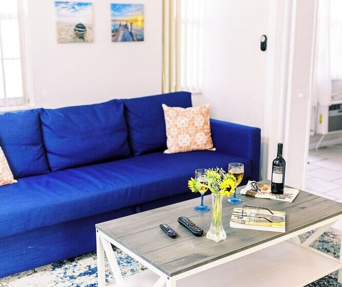 בית מלון כפרי Beachside Gardens Apartments By Lowkl