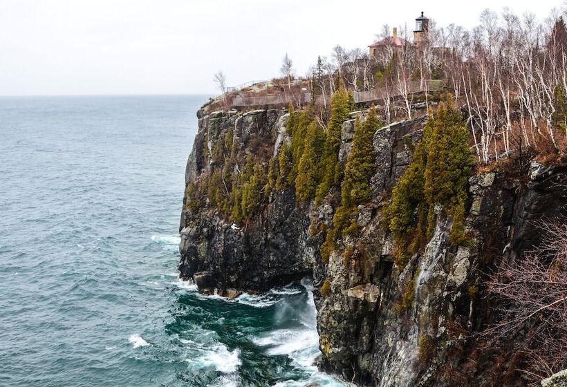 בית מלון כפרי North Shore Camping Company