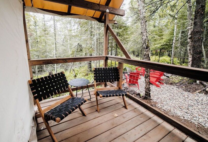 בית מלון כפרי North Shore Camping Company