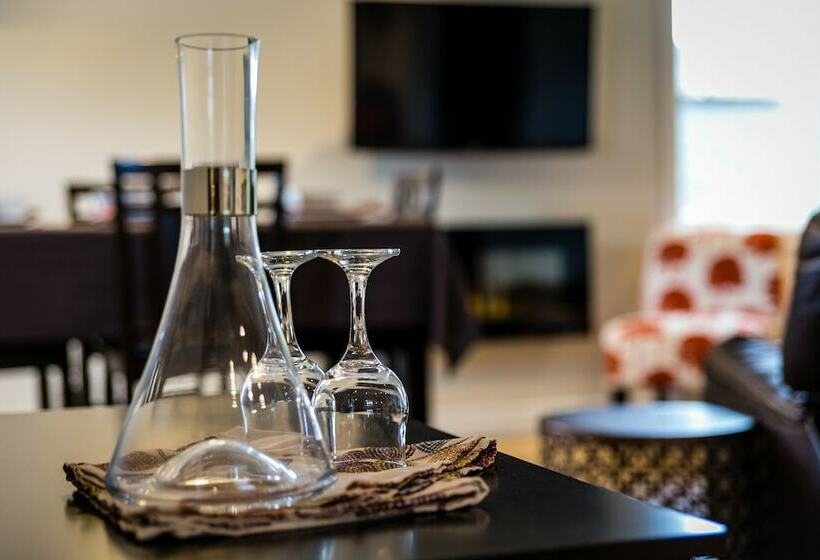 Middle Brook Cottages & Chalets