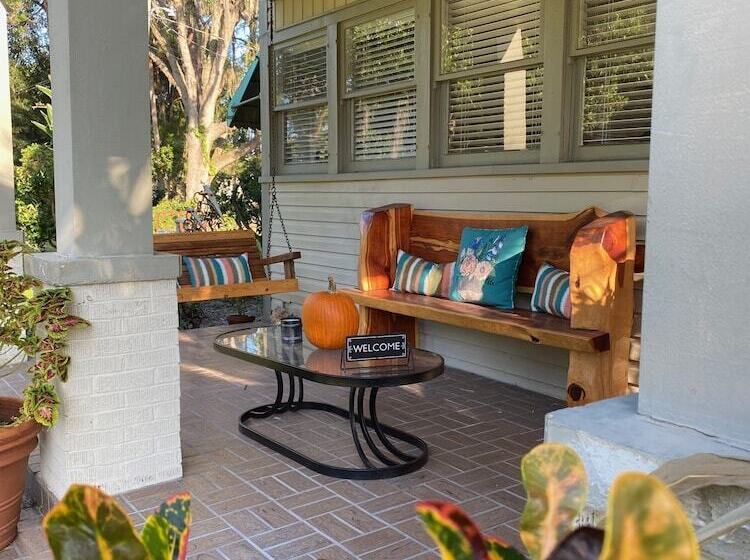 Nature Coast Inn And Cottages