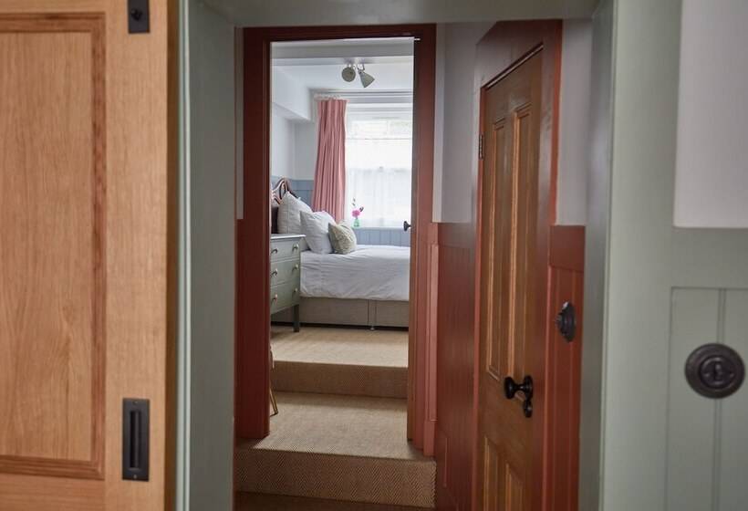 דירת נופש Beautiful 2 Bed Victorian Conversion In Pewsey