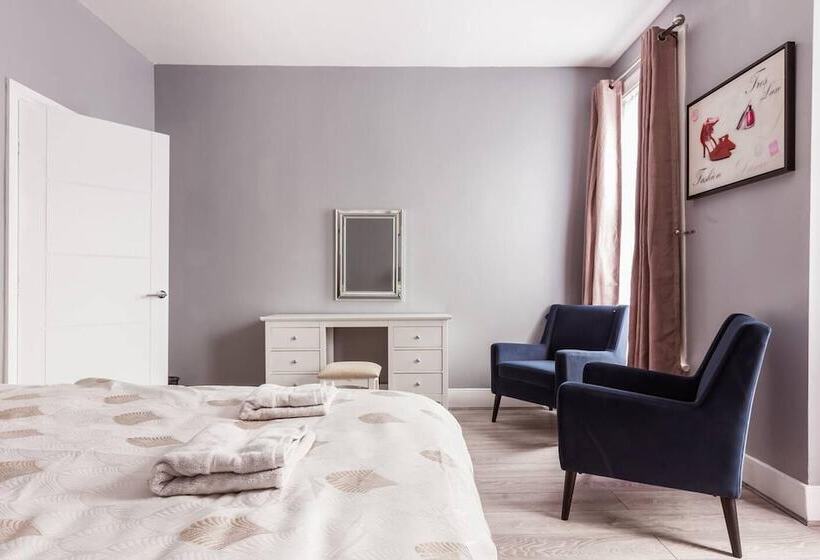 إقامة North Central London House/ Sleeps8/garden/wifi