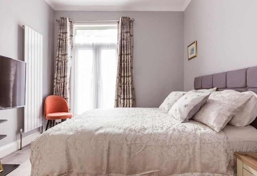 إقامة North Central London House/ Sleeps8/garden/wifi