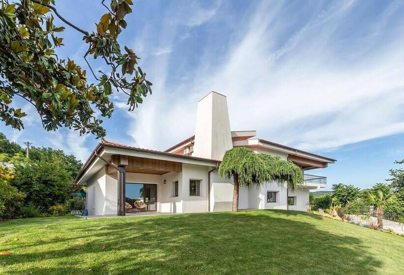 住所  Stunning 6 Bed House In Brito, Guimaraes