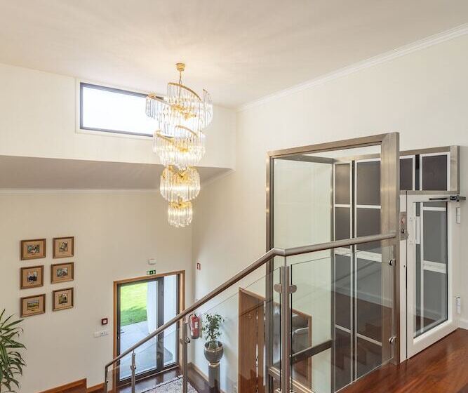 住所  Stunning 6 Bed House In Brito, Guimaraes