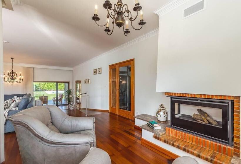 住所  Stunning 6 Bed House In Brito, Guimaraes