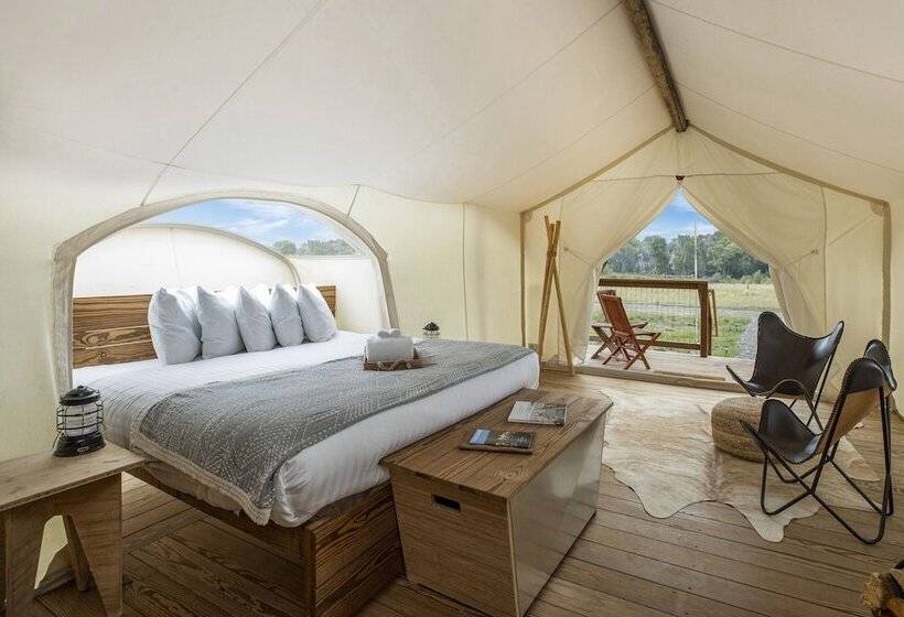 Курорт Under Canvas North Yellowstone   Paradise Valley
