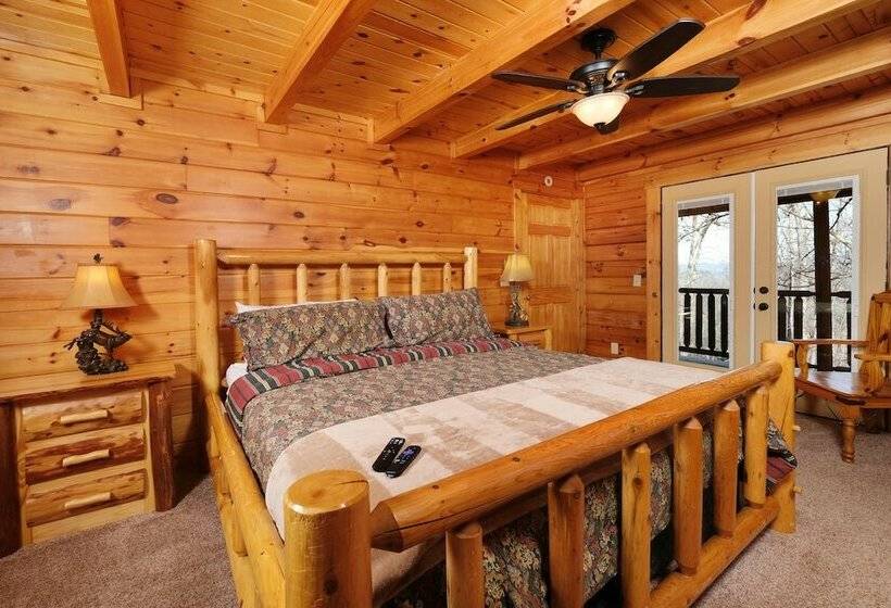 Smoky Treehouse Lodge #614