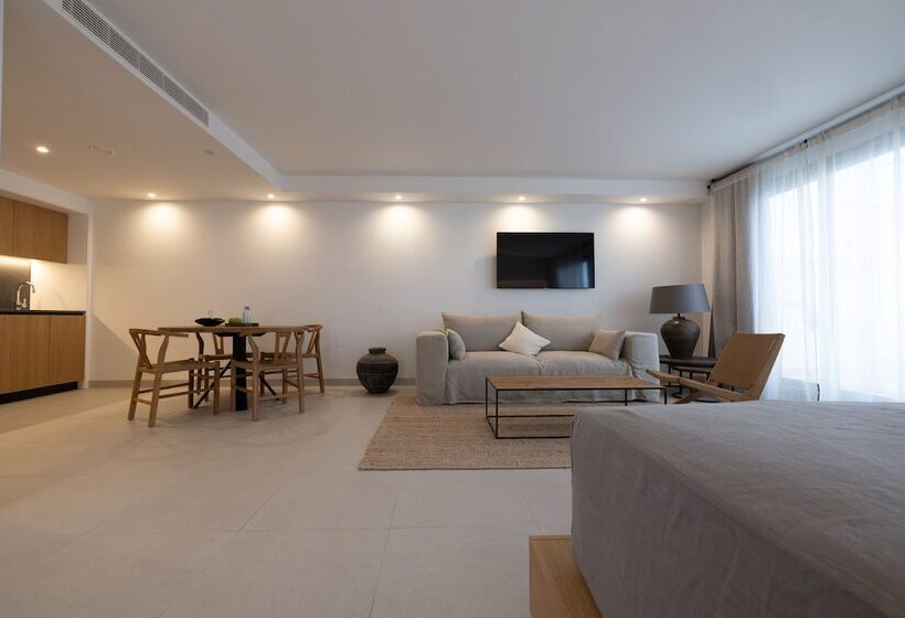 هتل Cala Lanuza Suites