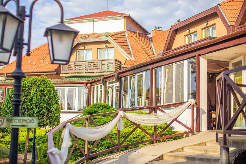 酒店 Mártoni Resort & Restaurant