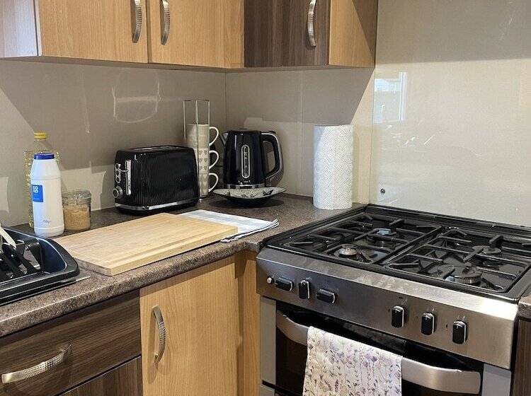 Impeccable 4 Bed Caravan In Clacton On Sea