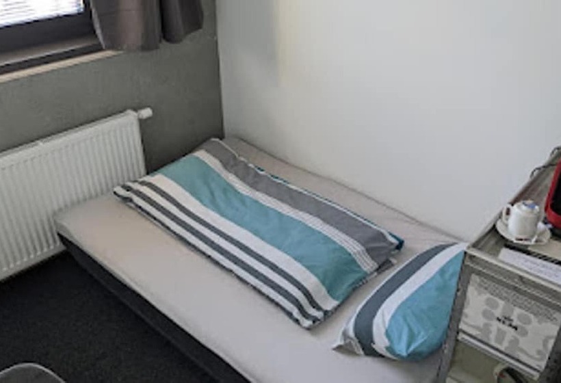 住所  Boardingrooms Direct A8, Close To Stuttgart, 25min