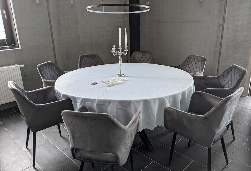 住所  Boardingrooms Direct A8, Close To Stuttgart, 25min