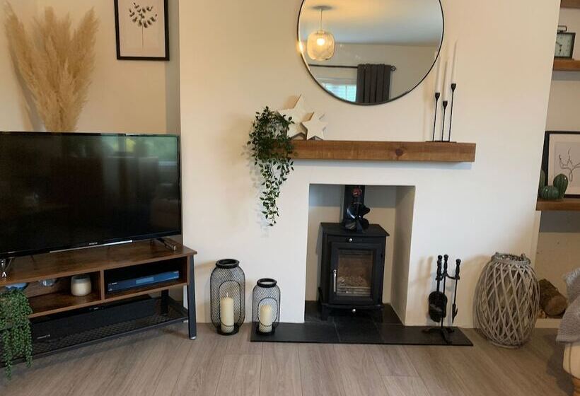 住所  Impeccable 3 Bed Bungalow Near Launceston