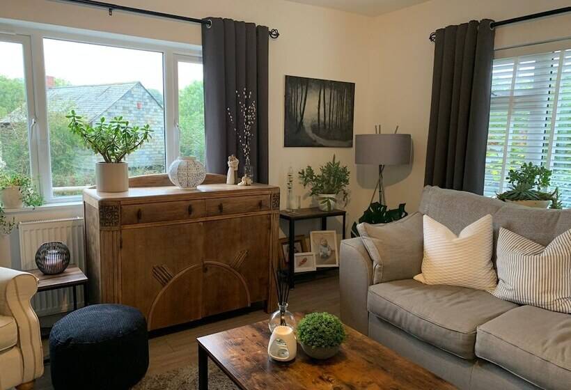 住所  Impeccable 3 Bed Bungalow Near Launceston