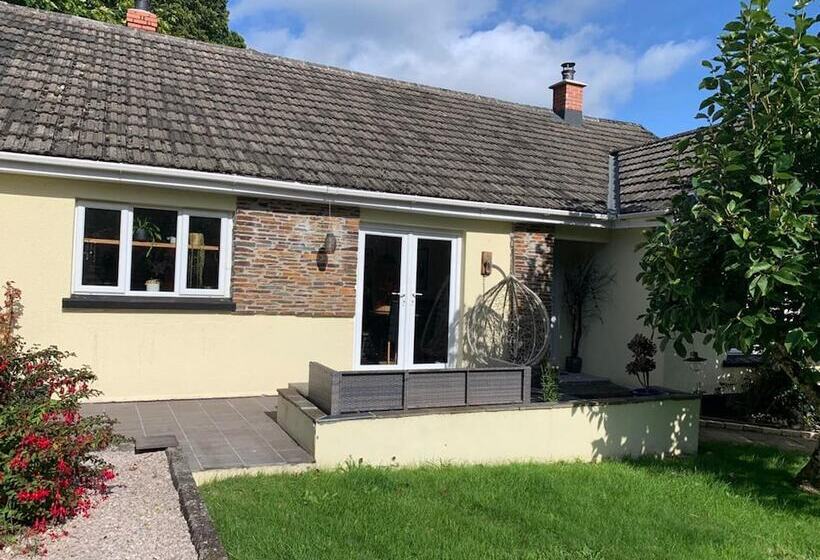 住所  Impeccable 3 Bed Bungalow Near Launceston