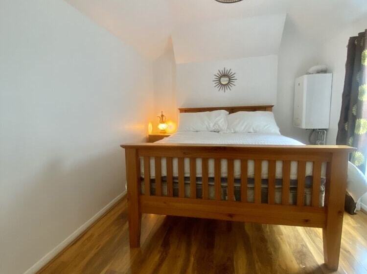 레지던스 Lovely And Cosy House In Cardiff, South Wales