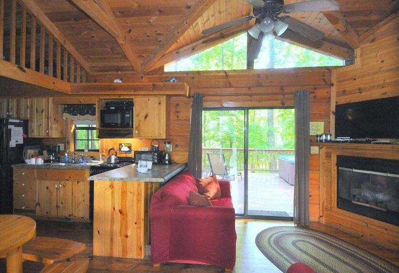 Sleepy Creek   Creekside Escape