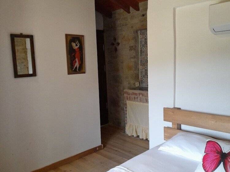 ベッドアンドブレックファースト Sari Keçi̇ Taş Otel