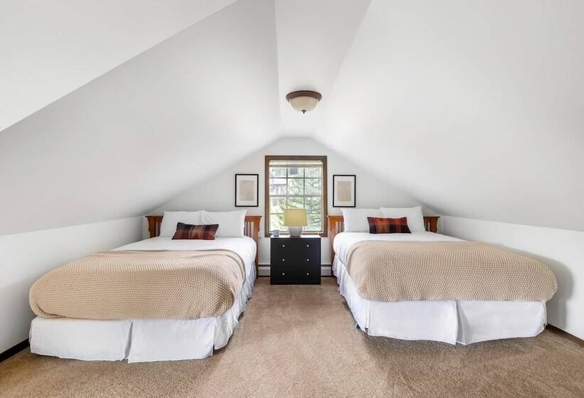 Bighorn By Avantstay Spacious Ski Cabin W/ Sprawling Porch, Views & Hot Tub!