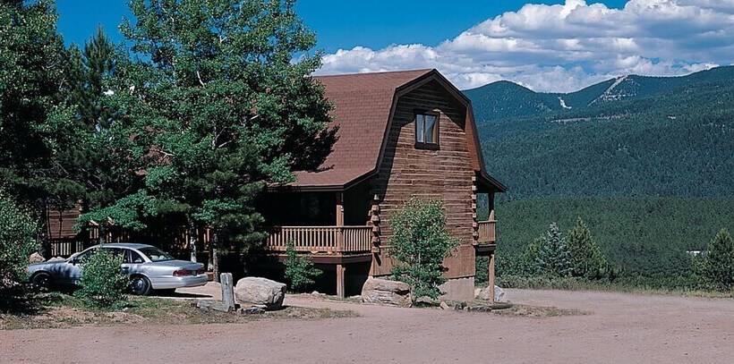 Entire Charming Cabin With Lake And Mountain View